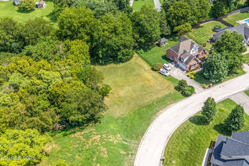 7408 Country Meadow Dr, Knoxville, TN 37918