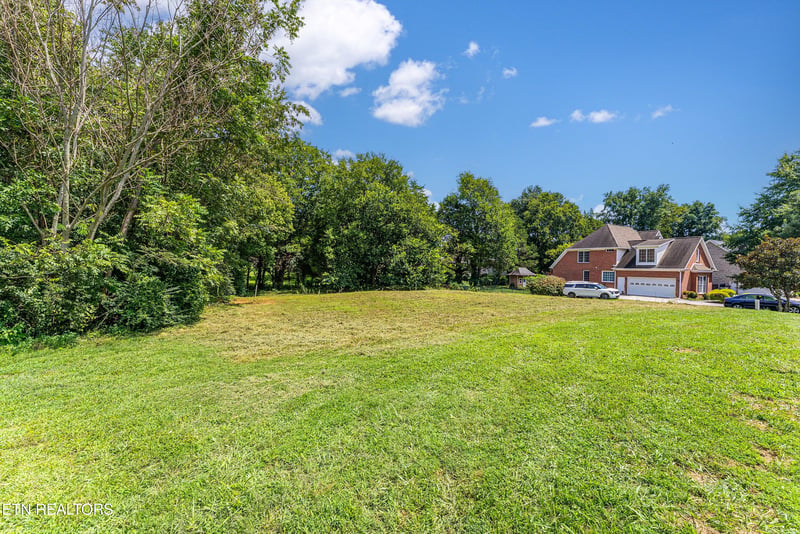7408 Country Meadow Dr, Knoxville, TN 37918