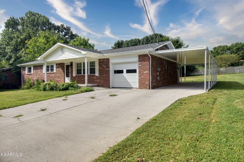7409 Palmyra Dr, Knoxville, TN 37918
