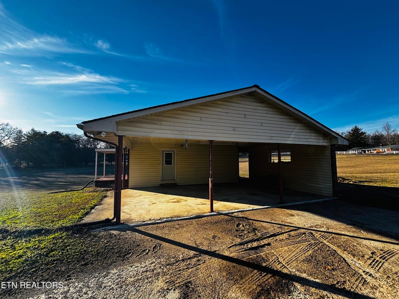 741 County Road 172, Athens, TN 37303