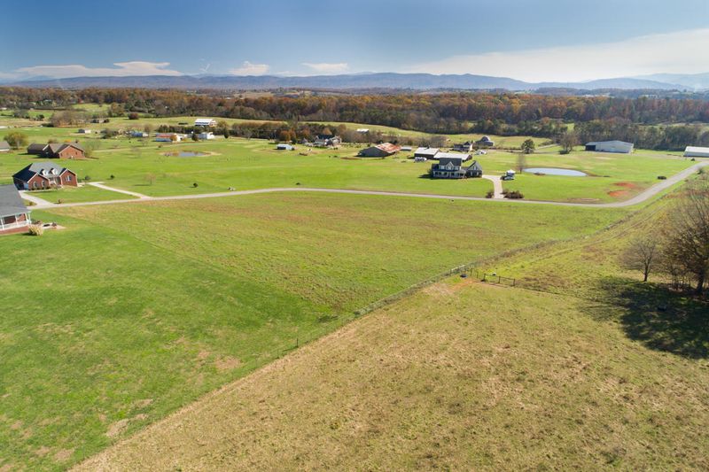 741 Longview Dr, Greenback, TN 37742
