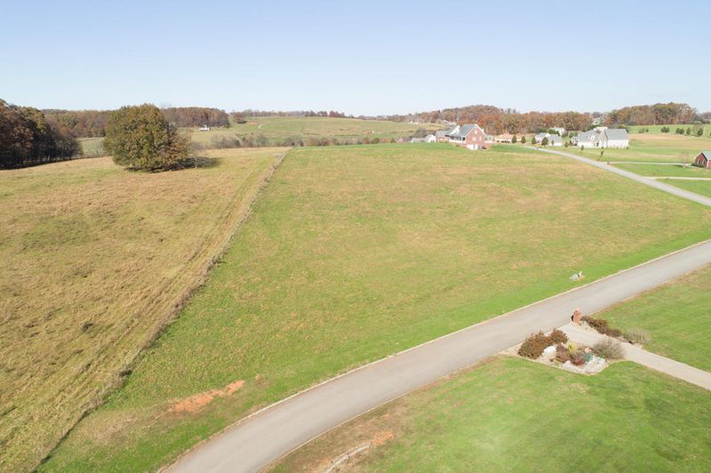 741 Longview Dr, Greenback, TN 37742