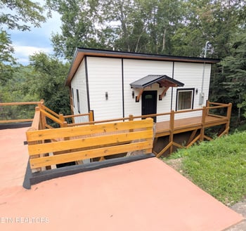 741 Ski View Ln, Sevierville, TN 37876