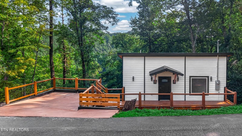 741 Ski View Ln, Sevierville, TN 37876