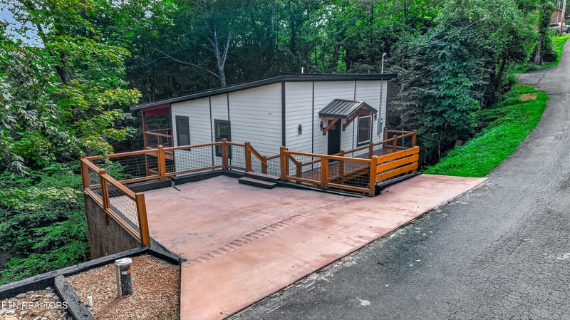 741 Ski View Ln, Sevierville, TN 37876
