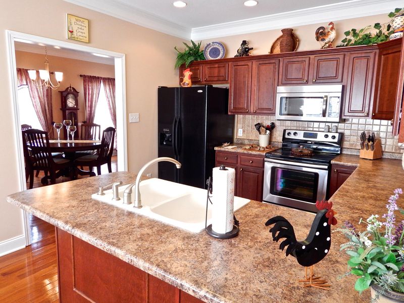 7410 Openview Ln, Corryton, TN 37721