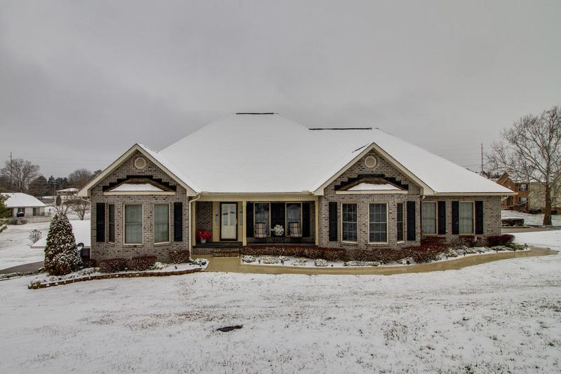 7413 Castlegate Blvd, Knoxville, TN 37918