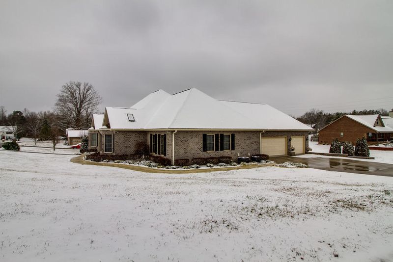 7413 Castlegate Blvd, Knoxville, TN 37918