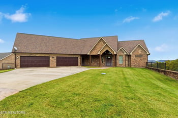 7418 Youmans Ln, Corryton, TN 37721