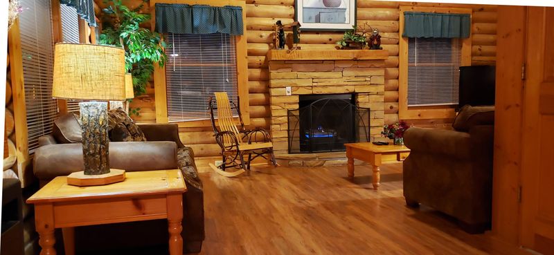 742 Kings Hills Blvd, Pigeon Forge, TN 37863