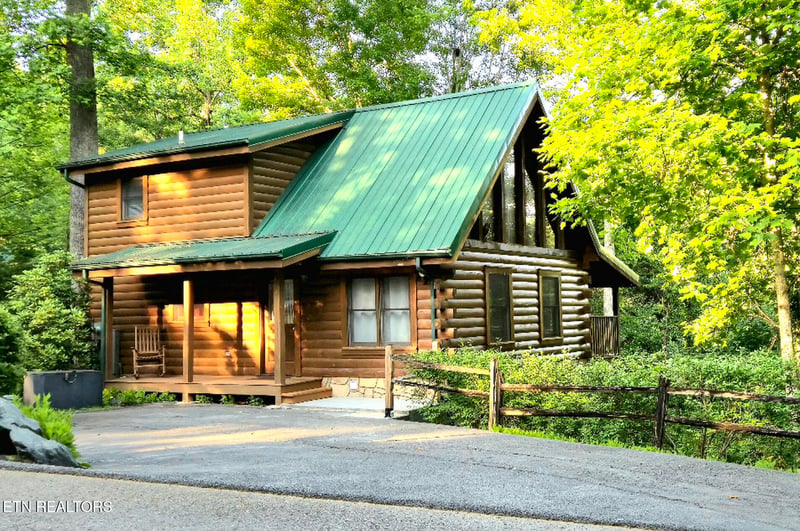 742 Yona Trail Way, Gatlinburg, TN 37738