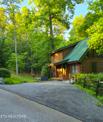 742 Yona Trail Way, Gatlinburg, TN 37738