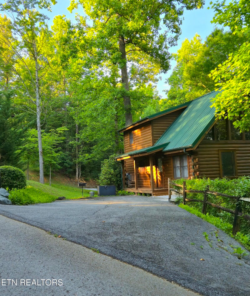 742 Yona Trail Way, Gatlinburg, TN 37738