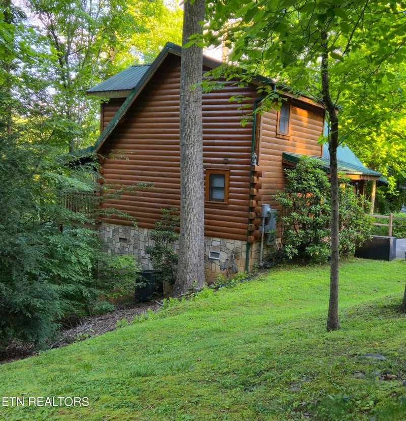 742 Yona Trail Way, Gatlinburg, TN 37738