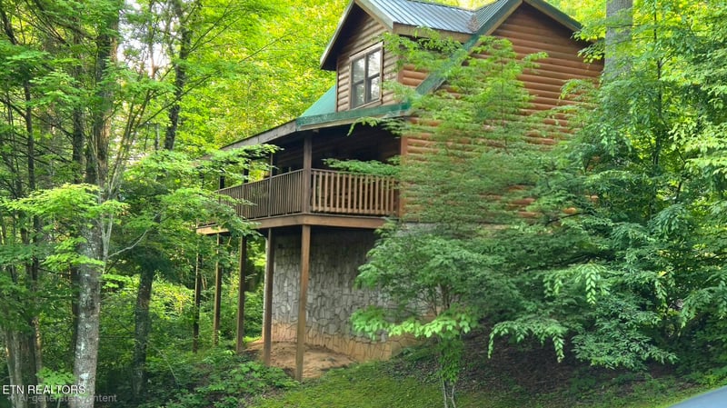 742 Yona Trail Way, Gatlinburg, TN 37738