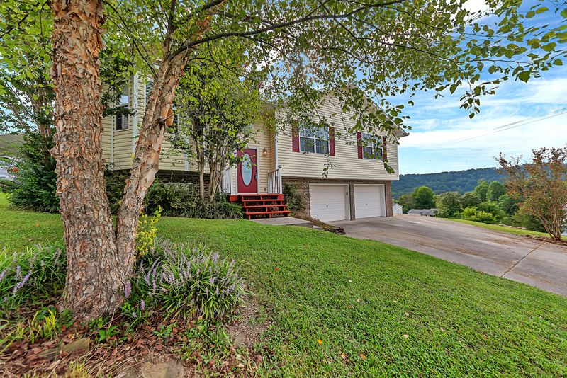 7420 Twin Brooks Blvd, Knoxville, TN 37918