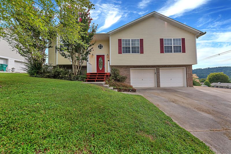 7420 Twin Brooks Blvd, Knoxville, TN 37918