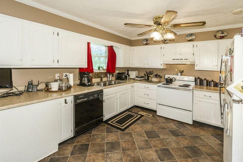 7421 Bridgefield Dr, Powell, TN 37849