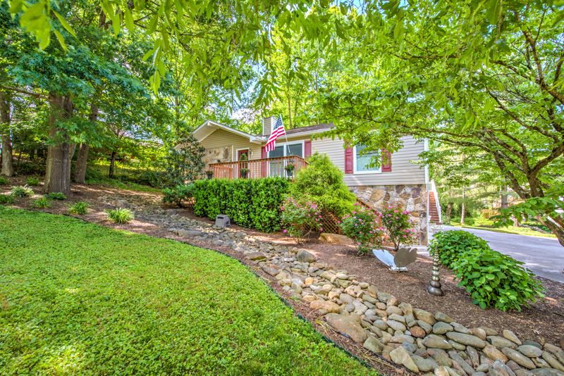 7421 Foxhaven Rd, Knoxville, TN 37918