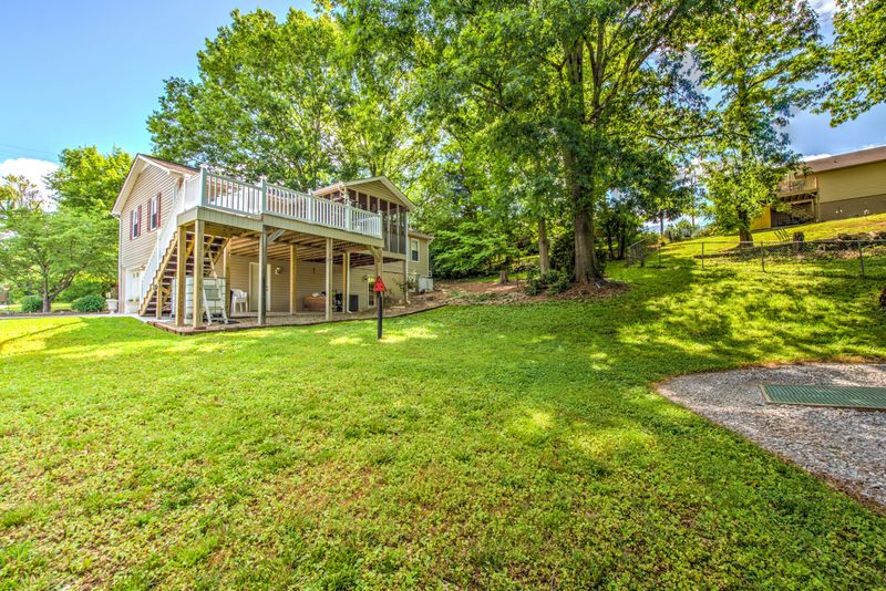 7421 Foxhaven Rd, Knoxville, TN 37918
