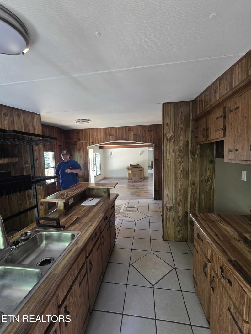743 Fairgarden Cir, Sevierville, TN 37876