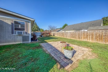 743 Hillside Ln, Lenoir City, TN 37771