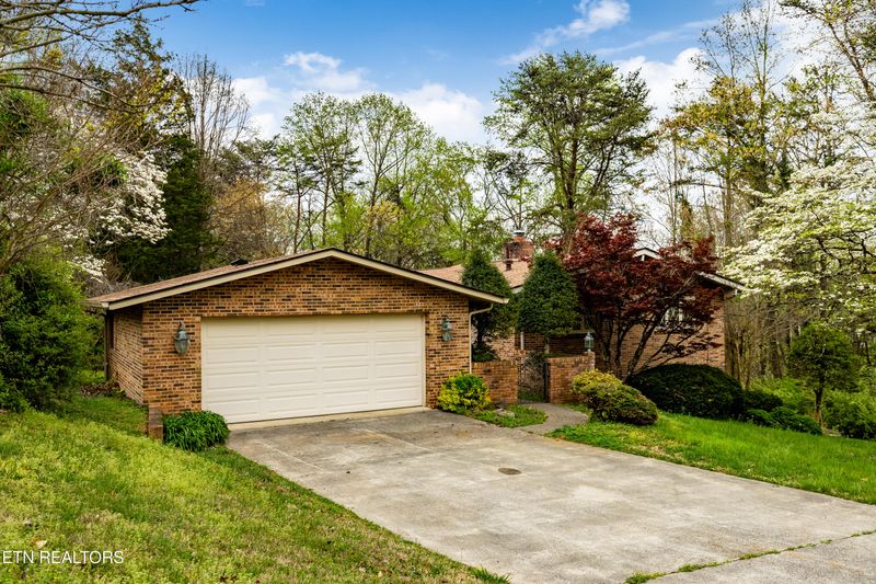 7432 Glastonbury Rd, Knoxville, TN 37931