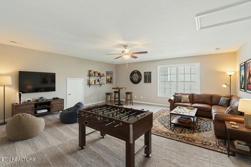 7432 Ladd Rd, Powell, TN 37849