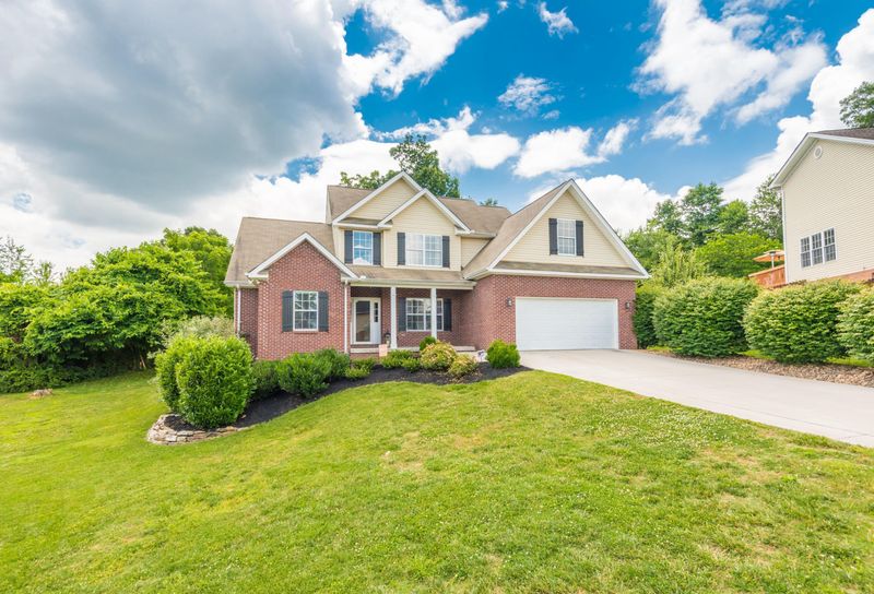 7433 Openview Ln, Corryton, TN 37721