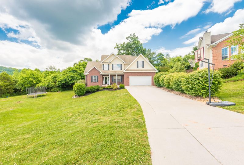 7433 Openview Ln, Corryton, TN 37721