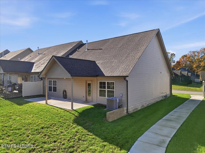 7434 Willow Path Ln, Knoxville, TN 37918