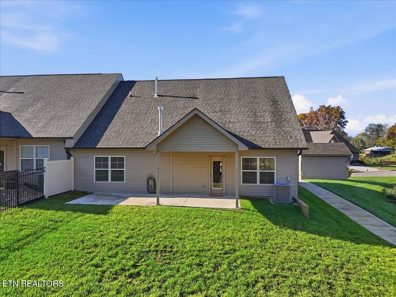 7434 Willow Path Ln, Knoxville, TN 37918
