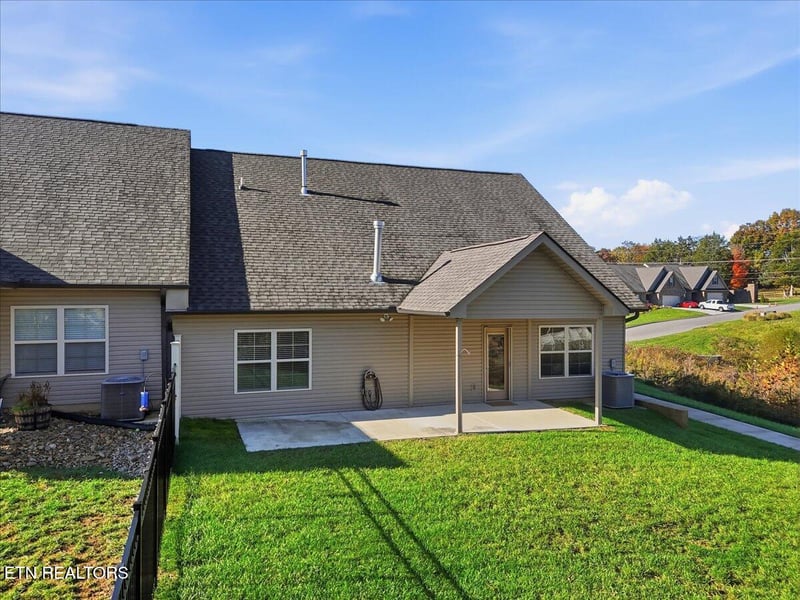 7434 Willow Path Ln, Knoxville, TN 37918