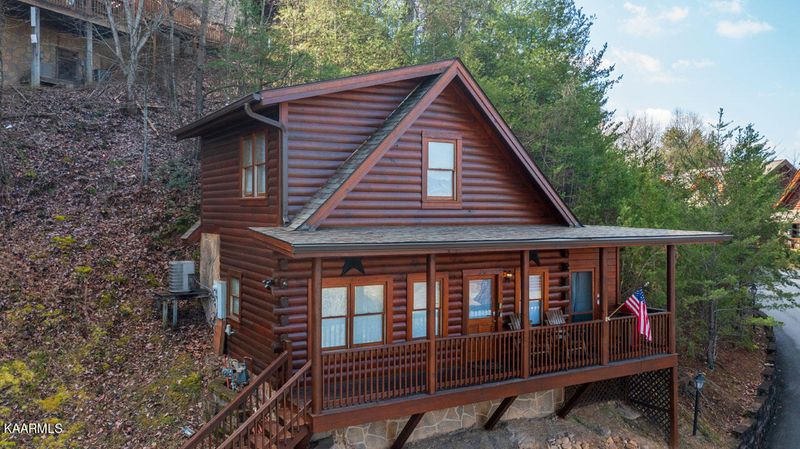 744 Golf View Blvd, Pigeon Forge, TN 37863