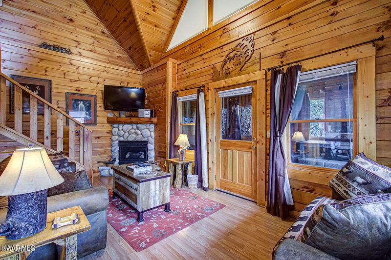 744 Golf View Blvd, Pigeon Forge, TN 37863