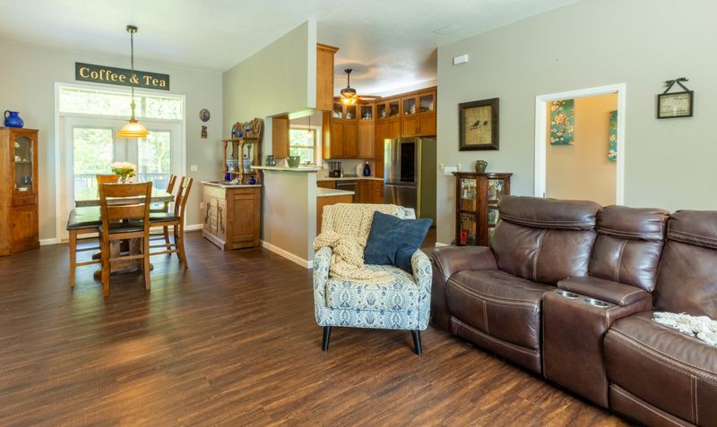 744 Haley Woods Dr, Kodak, TN 37764