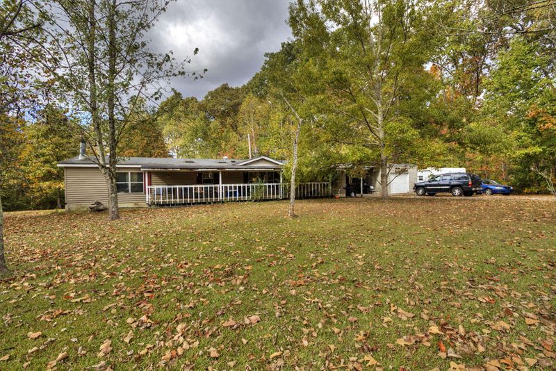 744 Manis Rd, Lenoir City, TN 37771