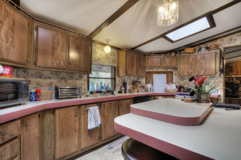 744 Manis Rd, Lenoir City, TN 37771