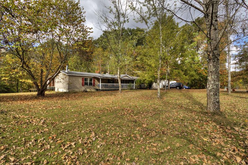 744 Manis Rd, Lenoir City, TN 37771