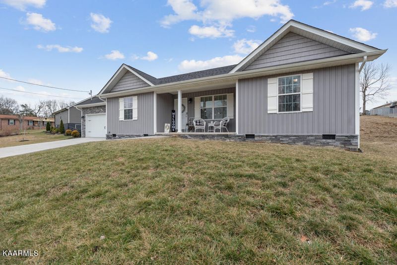 744 Stowers Dr, Corryton, TN 37721