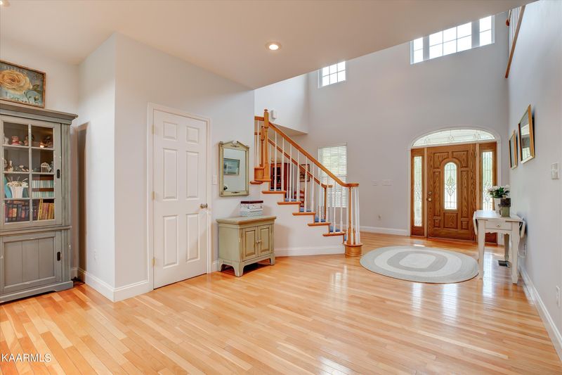 744 Walker Springs Rd, Knoxville, TN 37923