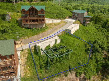 744 Widows Knob Rd, Gatlinburg, TN 37738
