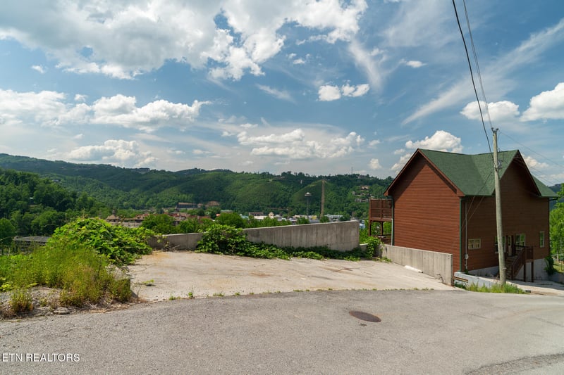 744 Widows Knob Rd, Gatlinburg, TN 37738