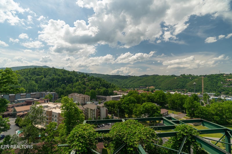744 Widows Knob Rd, Gatlinburg, TN 37738