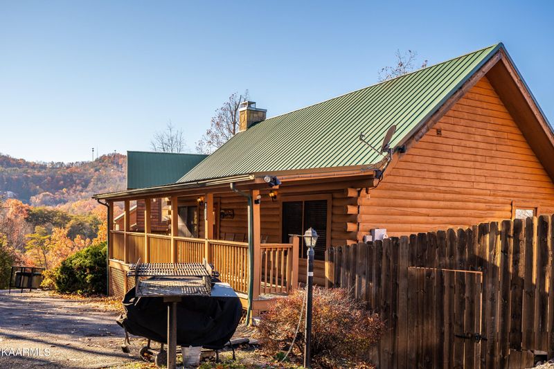 745 Chickasaw Gap Way, Pigeon Forge, TN 37863
