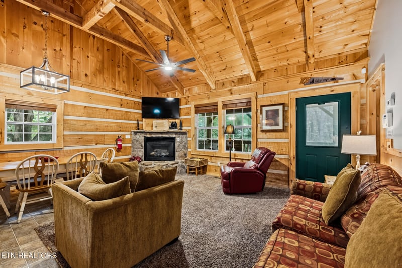 745 Hazy Cir, Gatlinburg, TN 37738