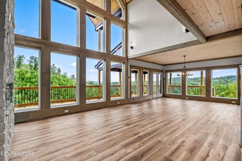 745 Pinecrest Dr, Gatlinburg, TN 37738