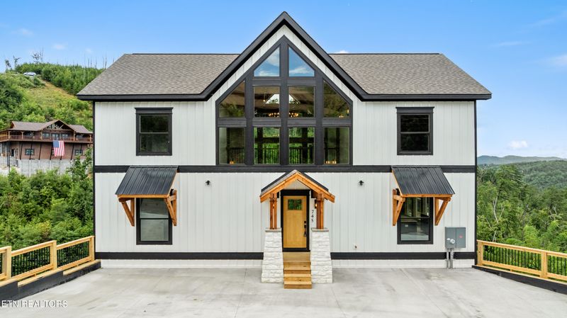 745 Pinecrest Dr, Gatlinburg, TN 37738