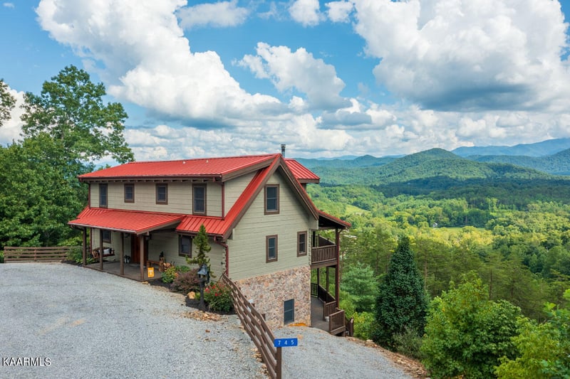 745 Sister Tr, Townsend, TN 37882