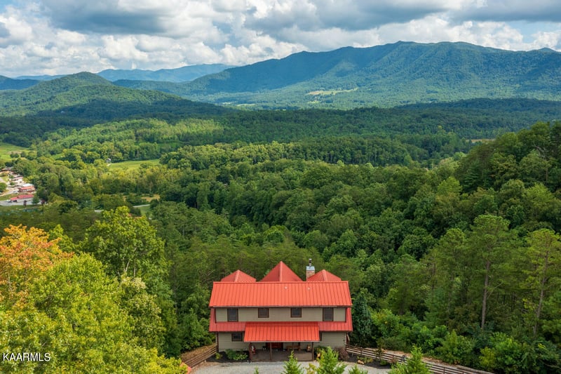 745 Sister Tr, Townsend, TN 37882